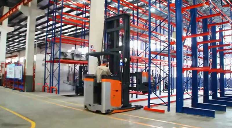 汽油、柴油或電動叉車-有什么區(qū)別，什么最適合您的業(yè)務